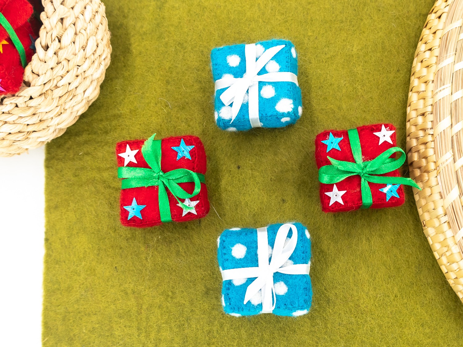 4-5cm-cute-felt-christmas-gift-box