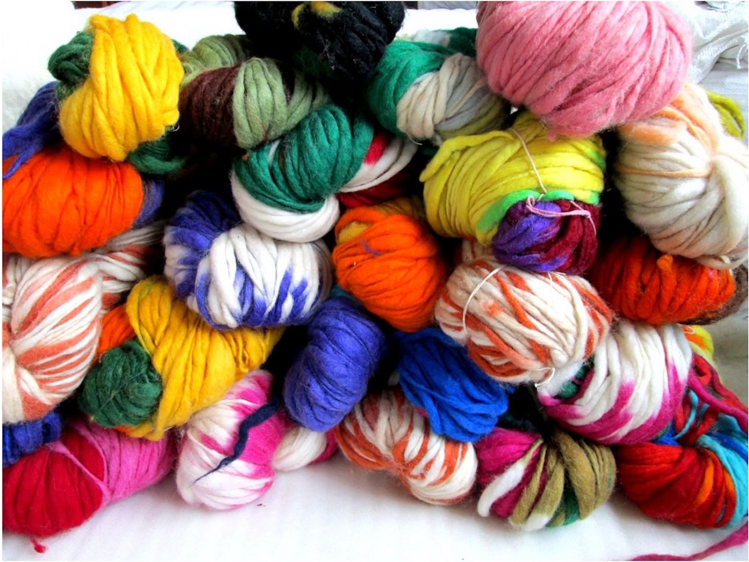 https://www.feltandyarn.com/13553-large_default/mix-color-pure-wool-soft-yarns-from-nepal-.jpg