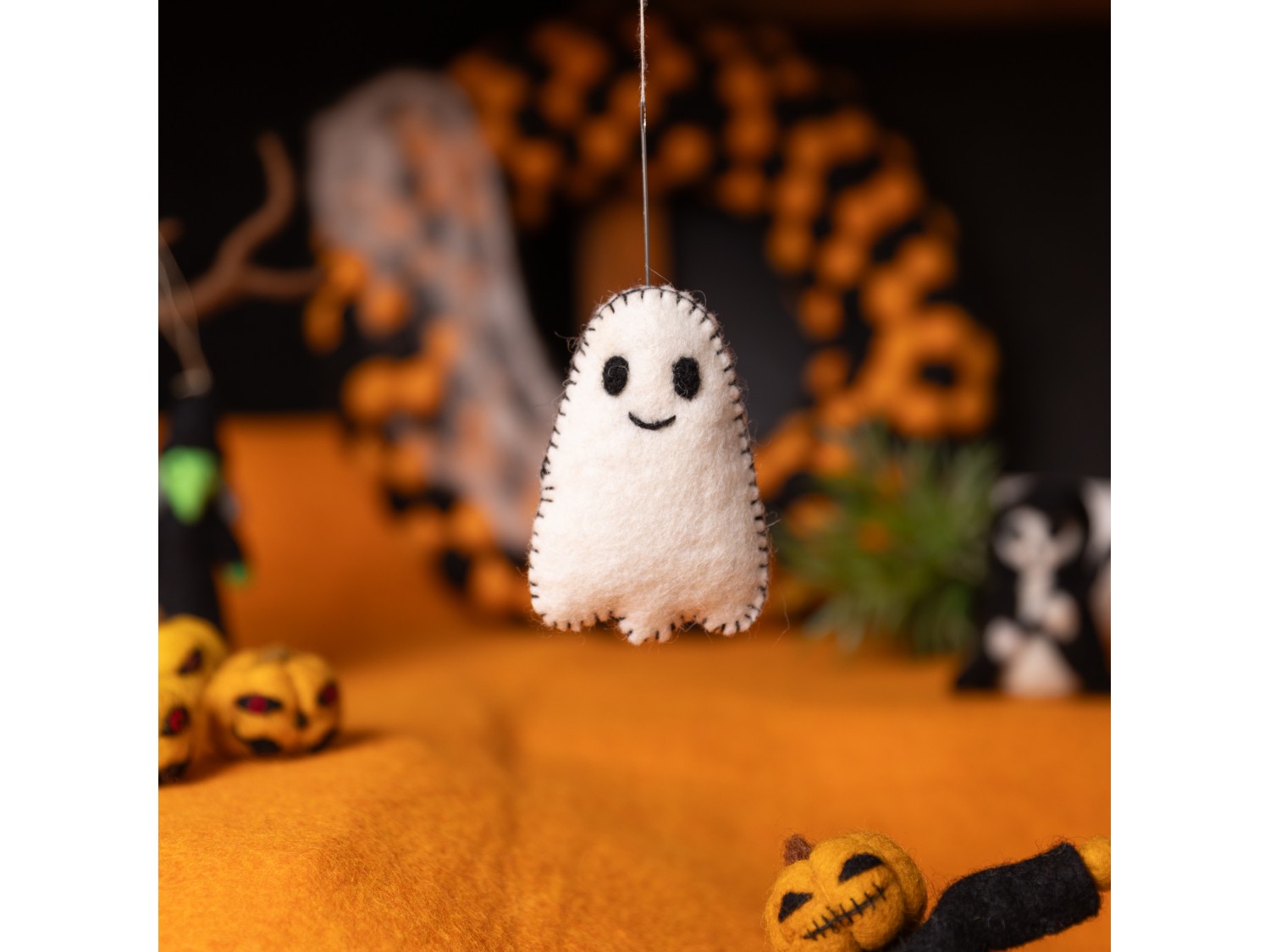 9x5cm White Plushy Felted Ghost