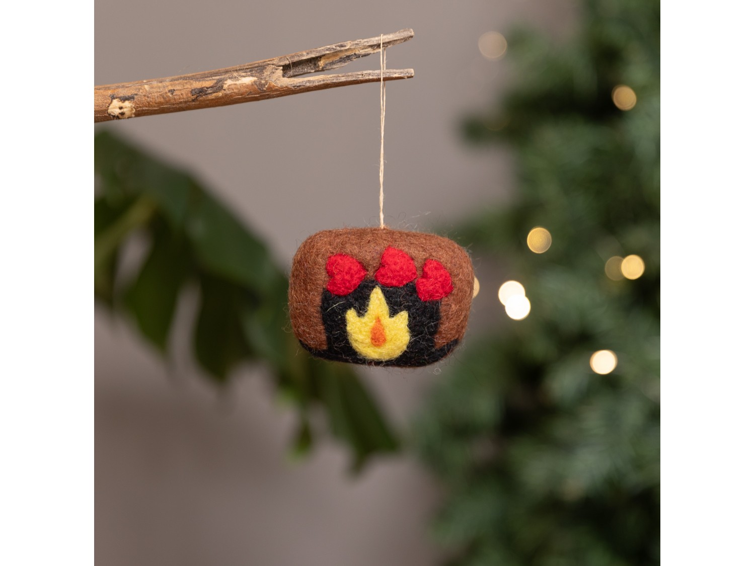 Felt Christmas Fireplace Ornament - Felt and Yarn