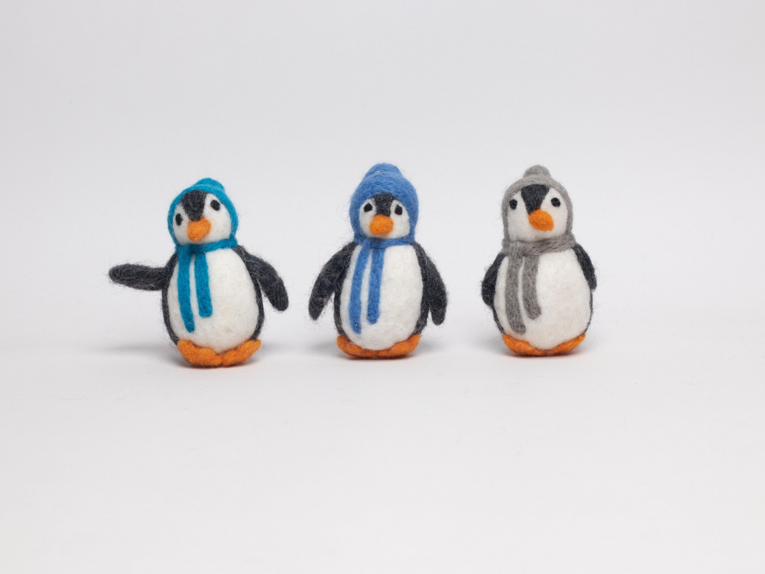 8-9cm Multicolor Scarfed Felt Penguins - 15% off