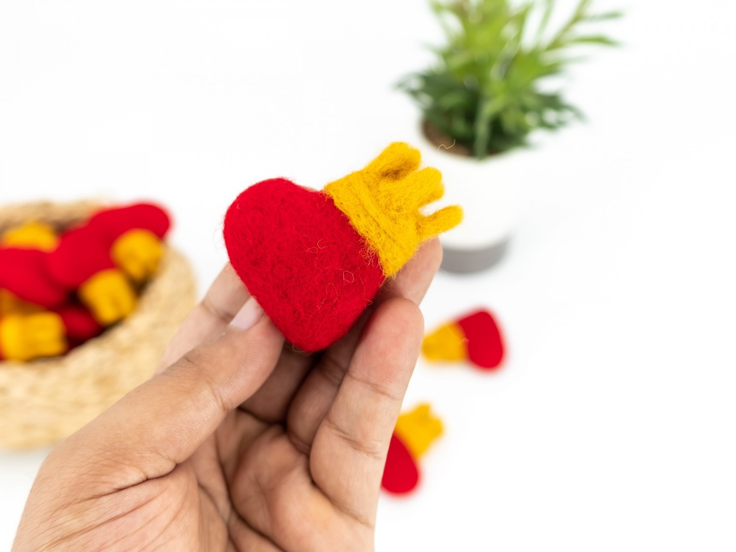 4x5cm Red Felted Heart - Felt and Yarn