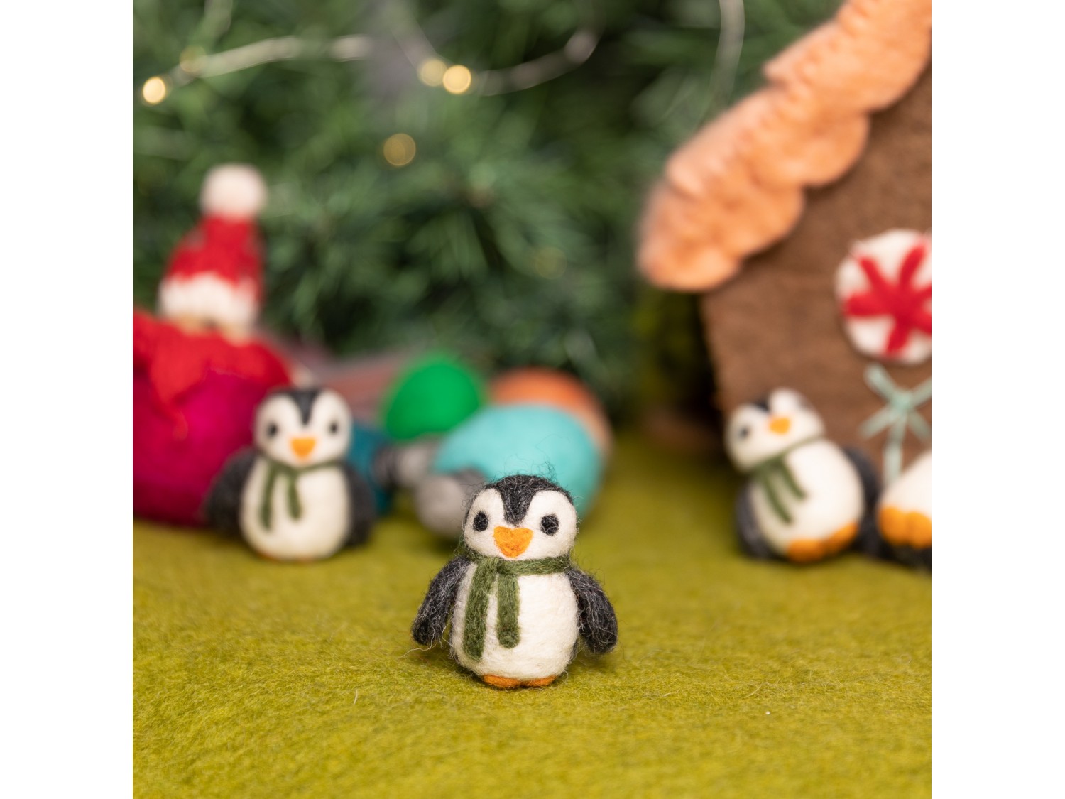 4cm Green Scarf Felt Penguin