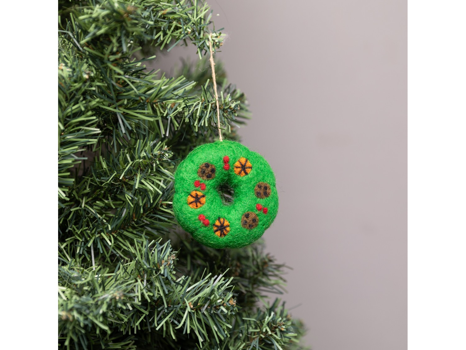 Mini Christmas Felted Wreath - Felt and Yarn