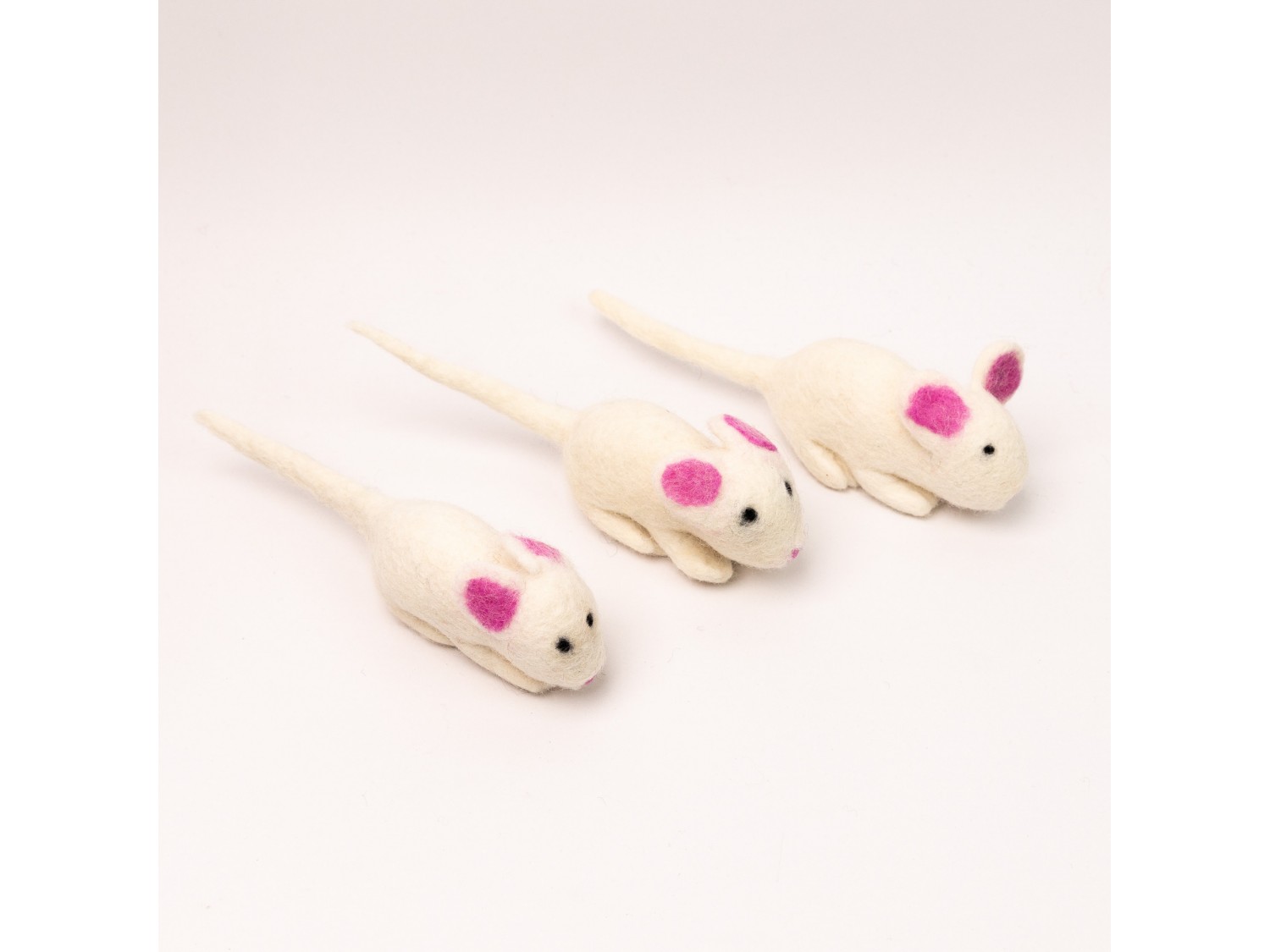 Wool Felt White Mouse - Felt and Yarn